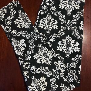 BEBE Black and White Patterned Leggings